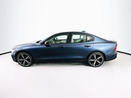 2024 Volvo S60 B5 Core Dark Theme