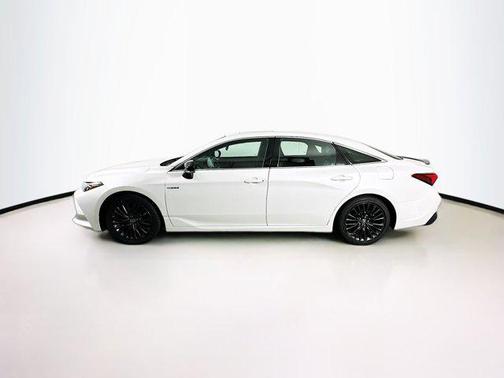 2021 Toyota Avalon Hybrid XSE