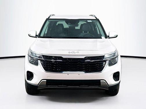Snow White Pearl 2025 Kia Seltos S
