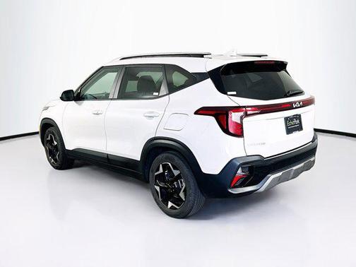 Snow White Pearl 2025 Kia Seltos S