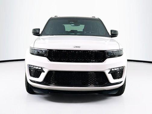 2022 Jeep Grand Cherokee Summit