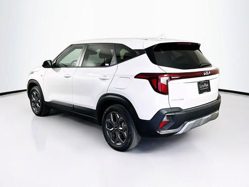 Snow White Pearl 2026 Kia Seltos LX