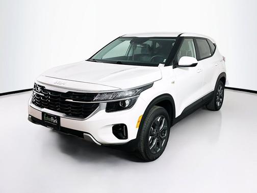 Snow White Pearl 2026 Kia Seltos LX