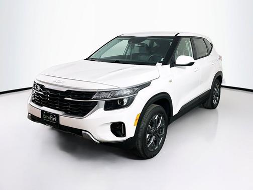 Snow White Pearl 2026 Kia Seltos LX