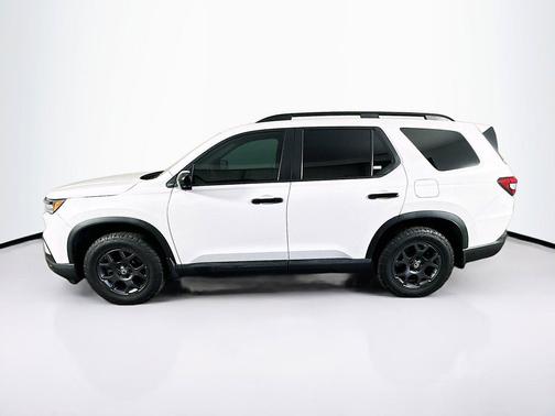 Crystal Black Pearl 2025 Honda Pilot TrailSport