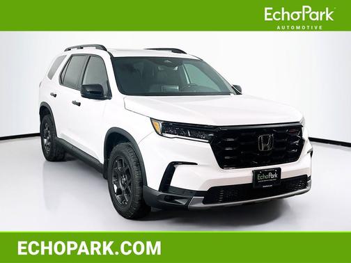 Crystal Black Pearl 2025 Honda Pilot TrailSport