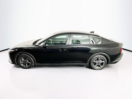 Aurora Black Pearl 2025 Kia K4 LXS