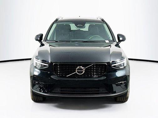 2024 Volvo XC40 B5 Plus Dark Theme