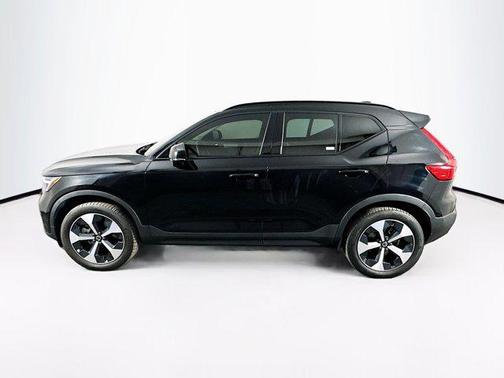2024 Volvo XC40 B5 Plus Dark Theme