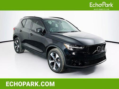 2024 Volvo XC40 B5 Plus Dark Theme