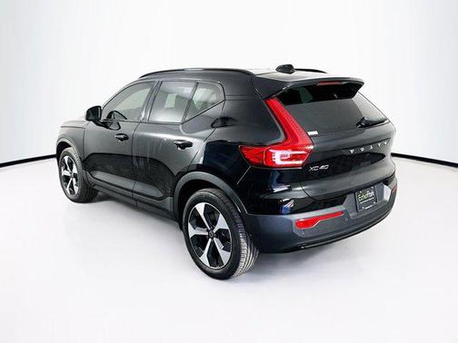 2024 Volvo XC40 B5 Plus Dark Theme