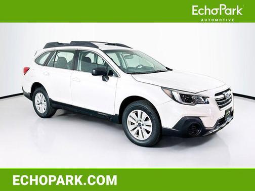 Crystal White Pearl 2019 Subaru Outback 2.5i