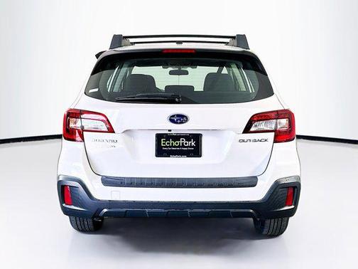Crystal White Pearl 2019 Subaru Outback 2.5i