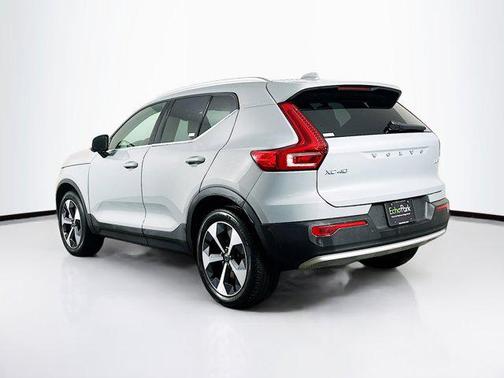 2025 Volvo XC40 B5 Plus Bright Theme
