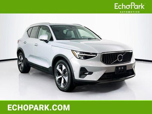 2025 Volvo XC40 B5 Plus Bright Theme