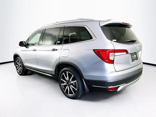 2022 Honda Pilot Touring 8-Passenger