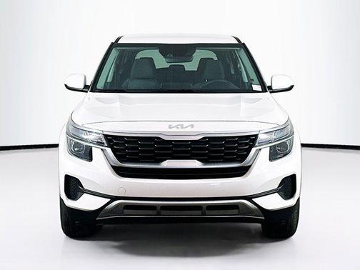 Snow White Pearl 2022 Kia Seltos LX