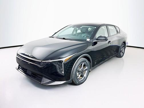 Aurora Black Pearl 2025 Kia K4 LXS