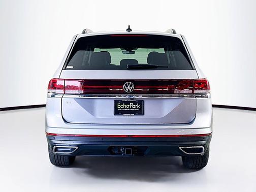 Silver Mist Metallic 2025 Volkswagen Atlas 2.0T SE w/Technology