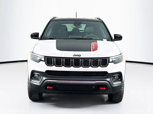 Bright White Clearcoat 2025 Jeep Compass Trailhawk