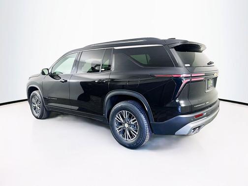 Mosaic Black Metallic 2025 Chevrolet Traverse LT