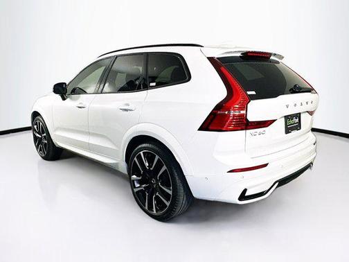 2025 Volvo XC60 B5 Ultra
