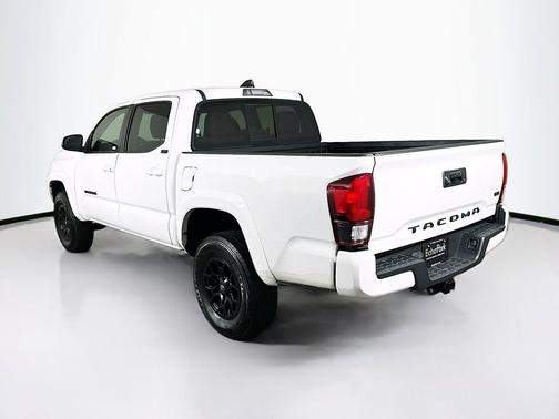 White 2022 Toyota Tacoma SR5