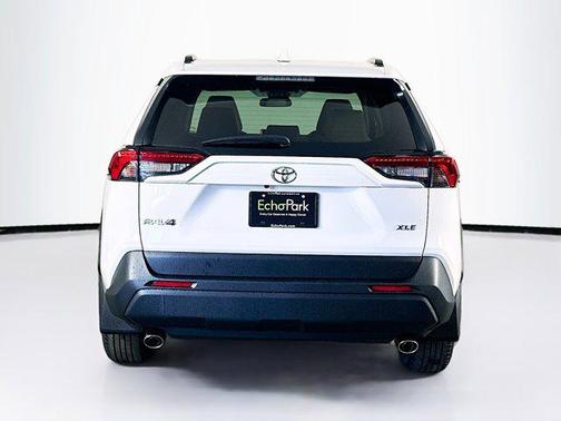 Ice Cap 2025 Toyota RAV4 XLE