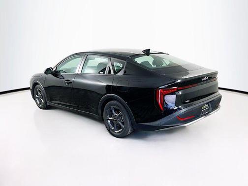 Aurora Black Pearl 2025 Kia K4 LXS