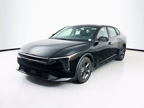 Aurora Black Pearl 2025 Kia K4 LXS