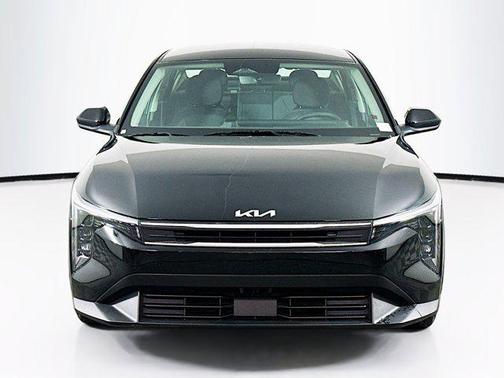 Aurora Black Pearl 2025 Kia K4 LXS