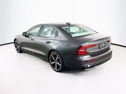 2024 Volvo S60 B5 Plus Dark Theme