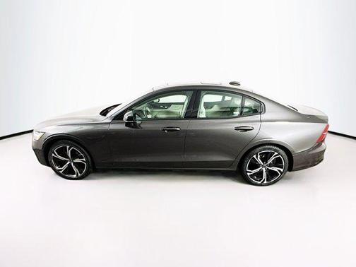 2024 Volvo S60 B5 Plus Dark Theme