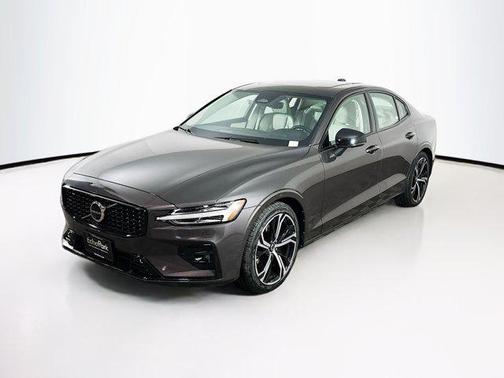 2024 Volvo S60 B5 Plus Dark Theme