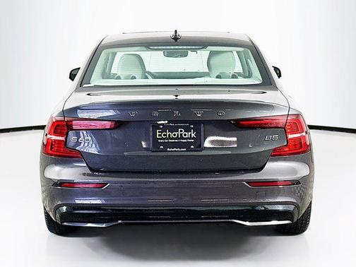 2024 Volvo S60 B5 Plus Dark Theme