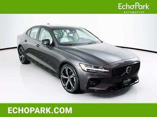 2024 Volvo S60 B5 Plus Dark Theme