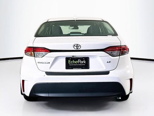 Ice Cap 2024 Toyota Corolla LE
