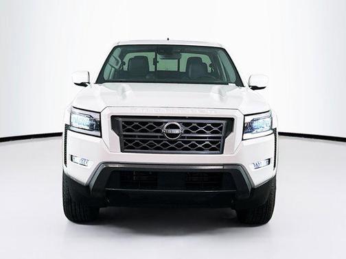 2024 Nissan Frontier SL