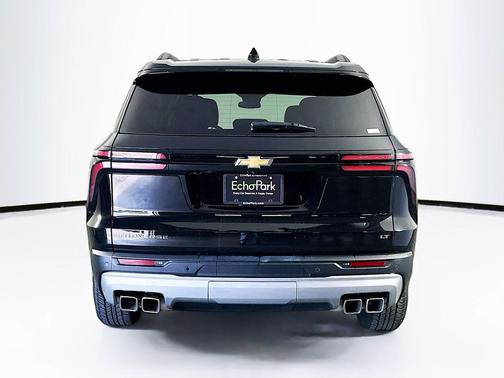 Mosaic Black Metallic 2024 Chevrolet Traverse LT