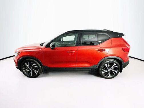 2021 Volvo XC40 T5 R-Design