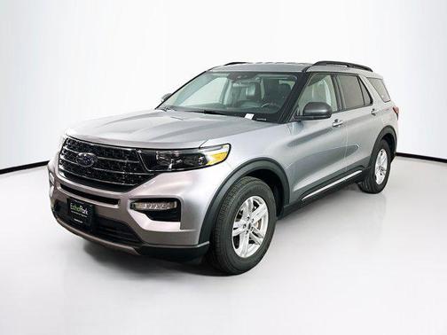 Iconic Silver Metallic 2024 Ford Explorer XLT