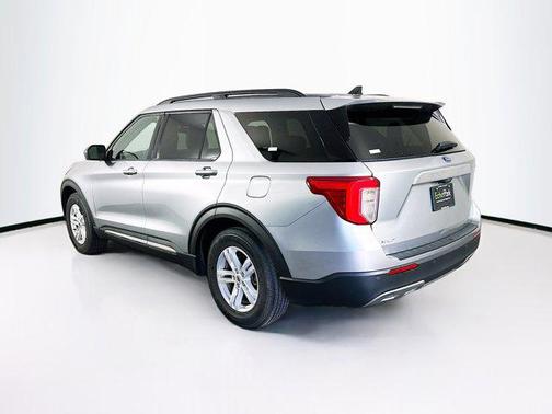 Iconic Silver Metallic 2024 Ford Explorer XLT