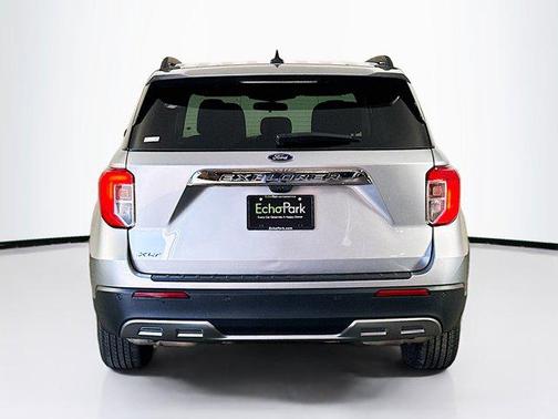 Iconic Silver Metallic 2024 Ford Explorer XLT