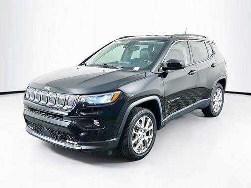 Diamond Black Crystal Pearlcoat 2022 Jeep Compass Latitude Lux