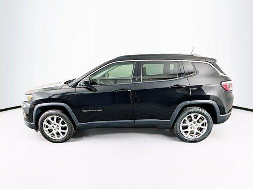 Diamond Black Crystal Pearlcoat 2022 Jeep Compass Latitude Lux