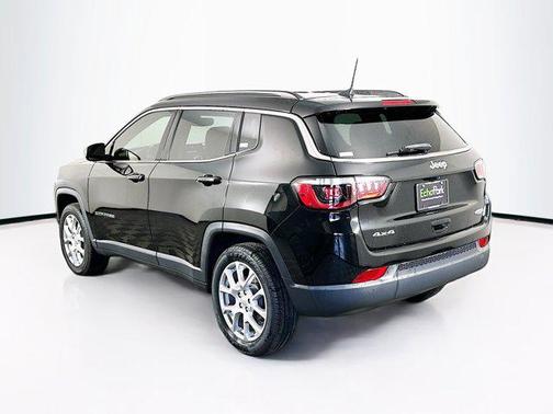 Diamond Black Crystal Pearlcoat 2022 Jeep Compass Latitude Lux