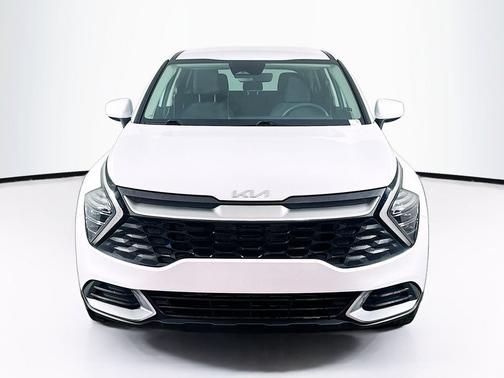 Glacial White Pearl 2025 Kia Sportage LX