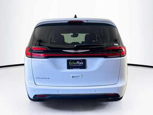 Bright White Clearcoat 2024 Chrysler Pacifica Touring L