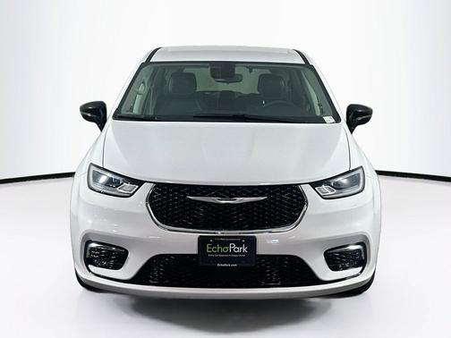 Bright White Clearcoat 2024 Chrysler Pacifica Touring L