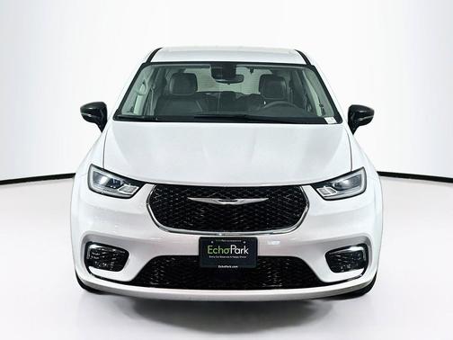 Bright White Clearcoat 2024 Chrysler Pacifica Touring L
